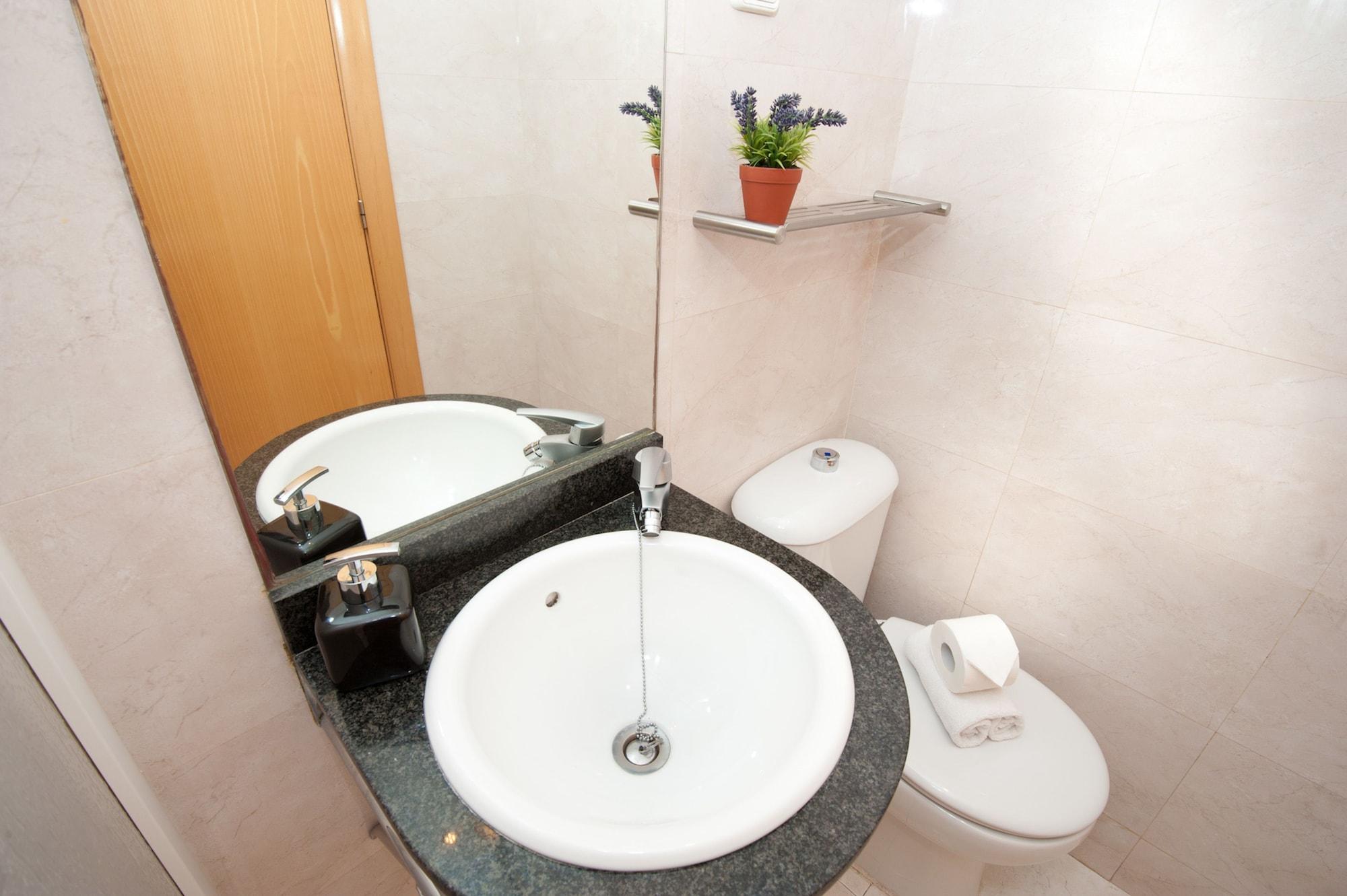 Apartments Sata Park Guell Area บาร์เซโลนา ภายนอก รูปภาพ