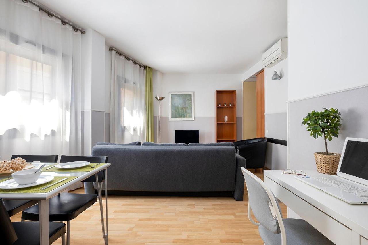Apartments Sata Park Guell Area บาร์เซโลนา ภายนอก รูปภาพ