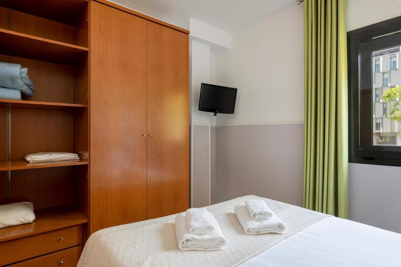 Apartments Sata Park Guell Area บาร์เซโลนา ภายนอก รูปภาพ