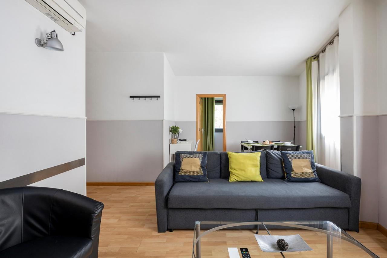 Apartments Sata Park Guell Area บาร์เซโลนา ภายนอก รูปภาพ